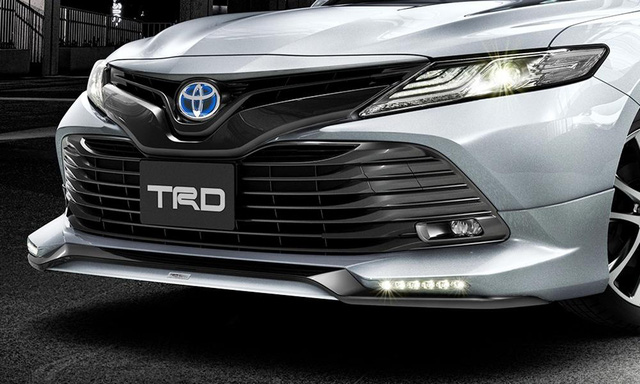 Xe++ - Toyota Camry 2018 hầm hố với gói phụ kiện TRD chính hãng 