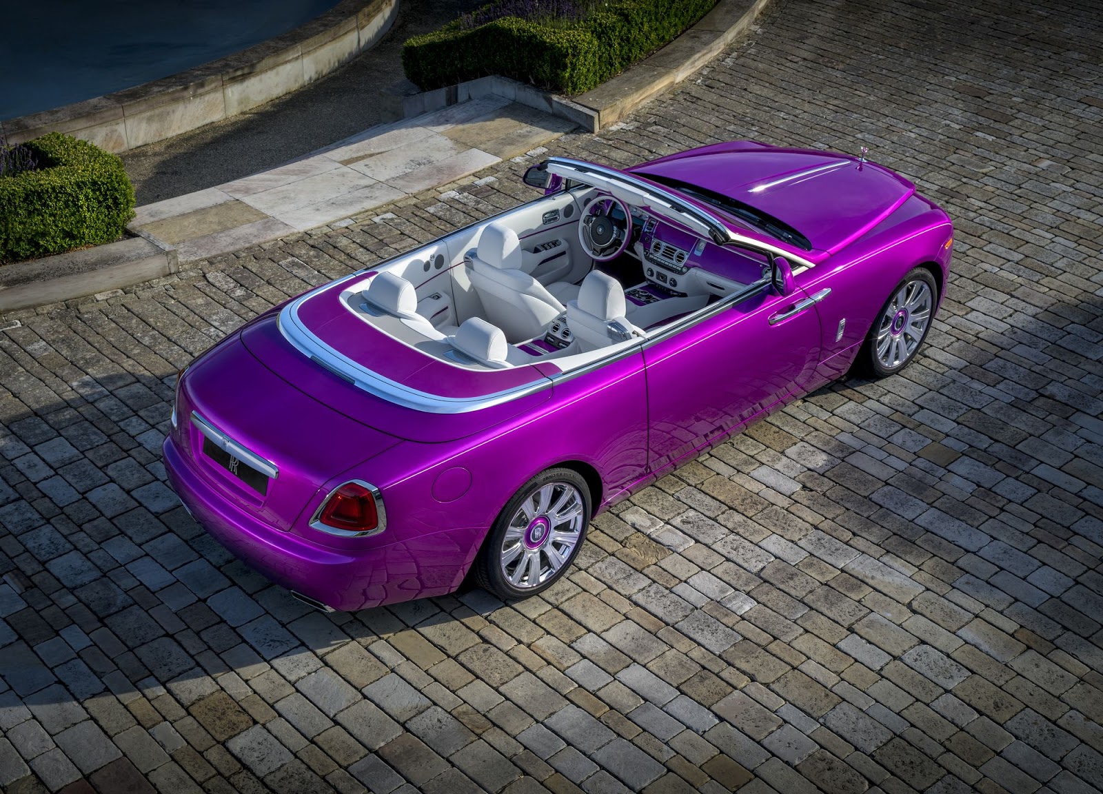 Xe++ - Mãn nhãn với chiếc Rolls-Royce Dawn 'lòe loẹt' nhất thế giới (Hình 3).