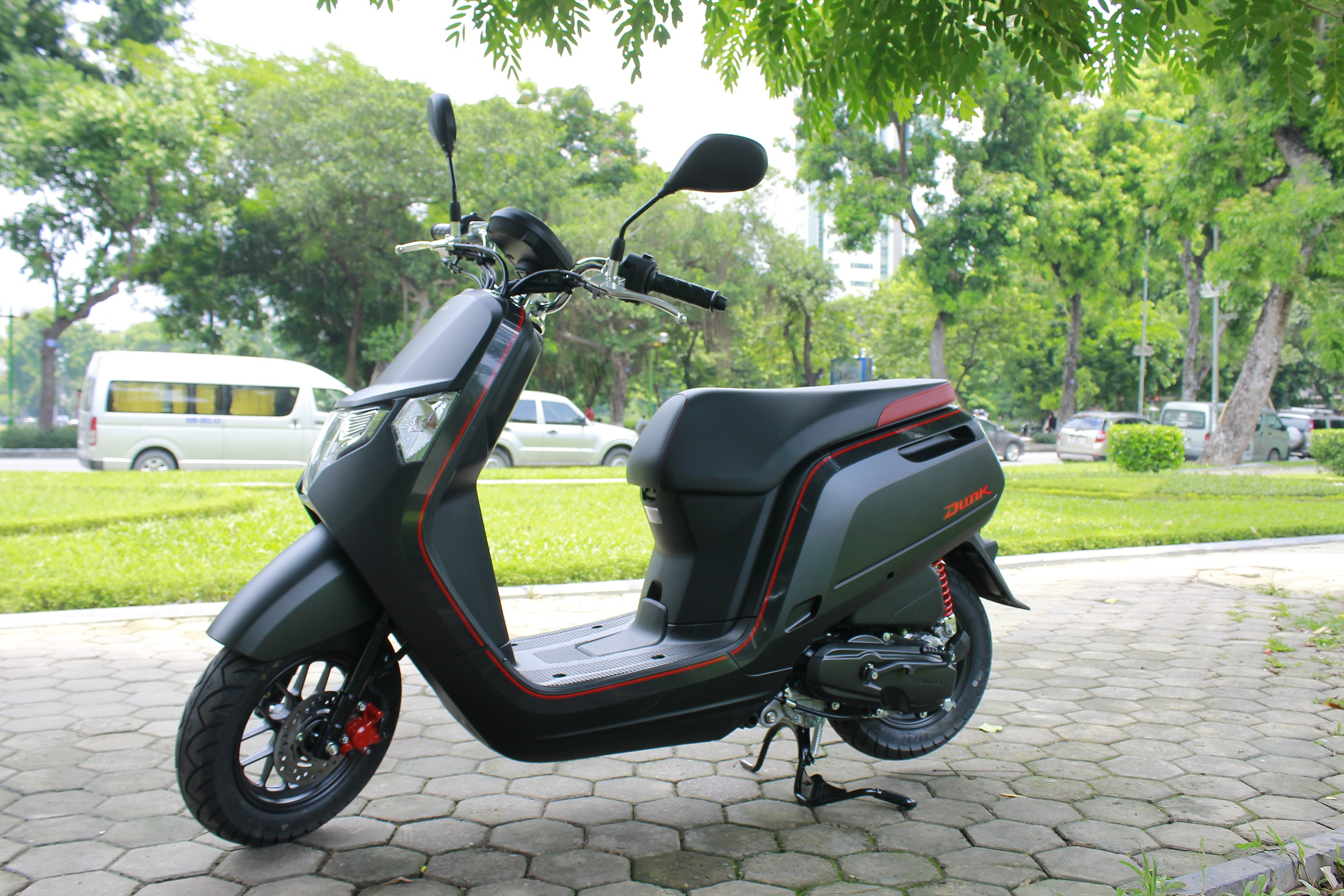 Xe++ - Cận cảnh mini-scooter Honda Dunk 50cc giá bán ngang ngửa SH 