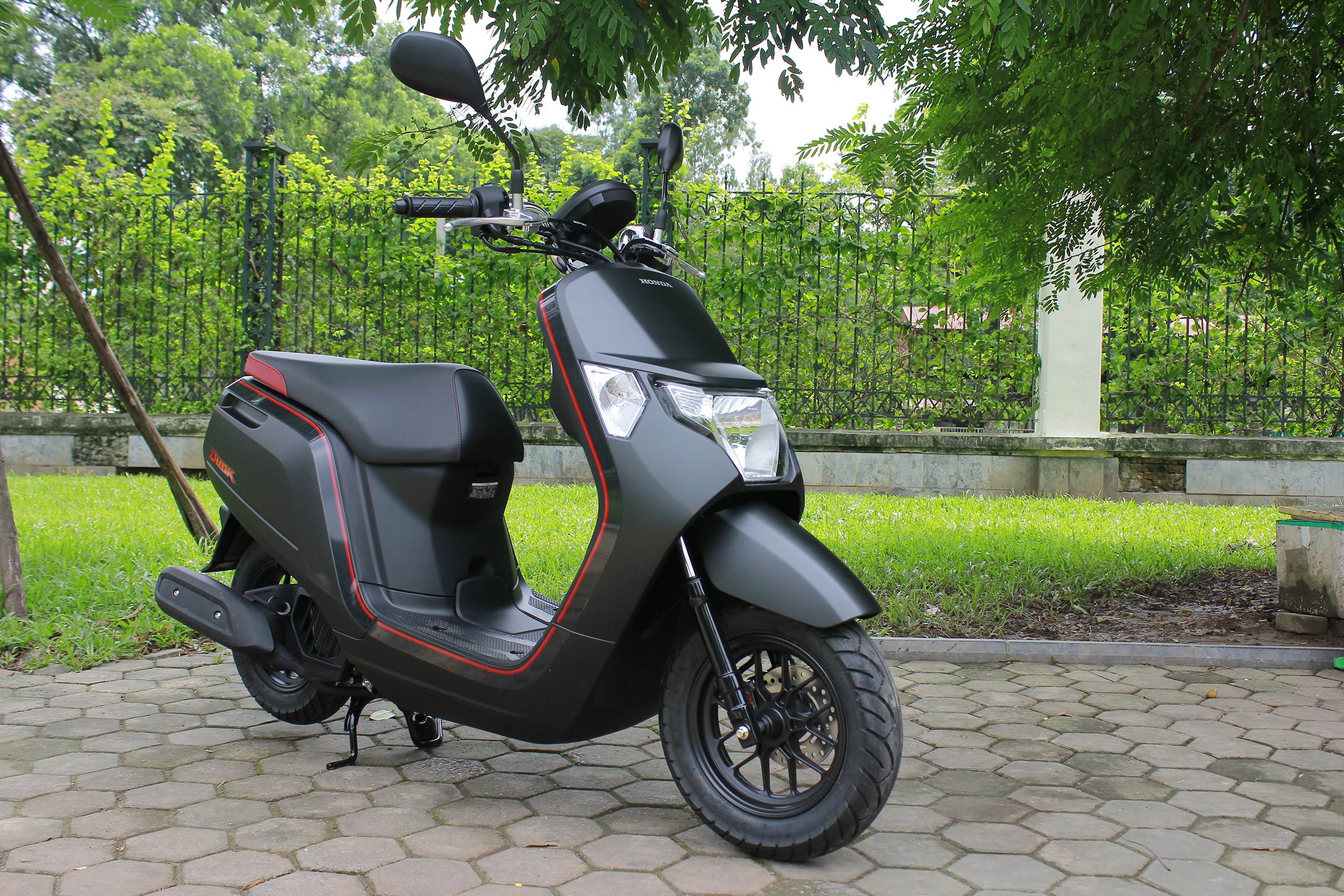 Xe++ - Cận cảnh mini-scooter Honda Dunk 50cc giá bán ngang ngửa SH  (Hình 8).