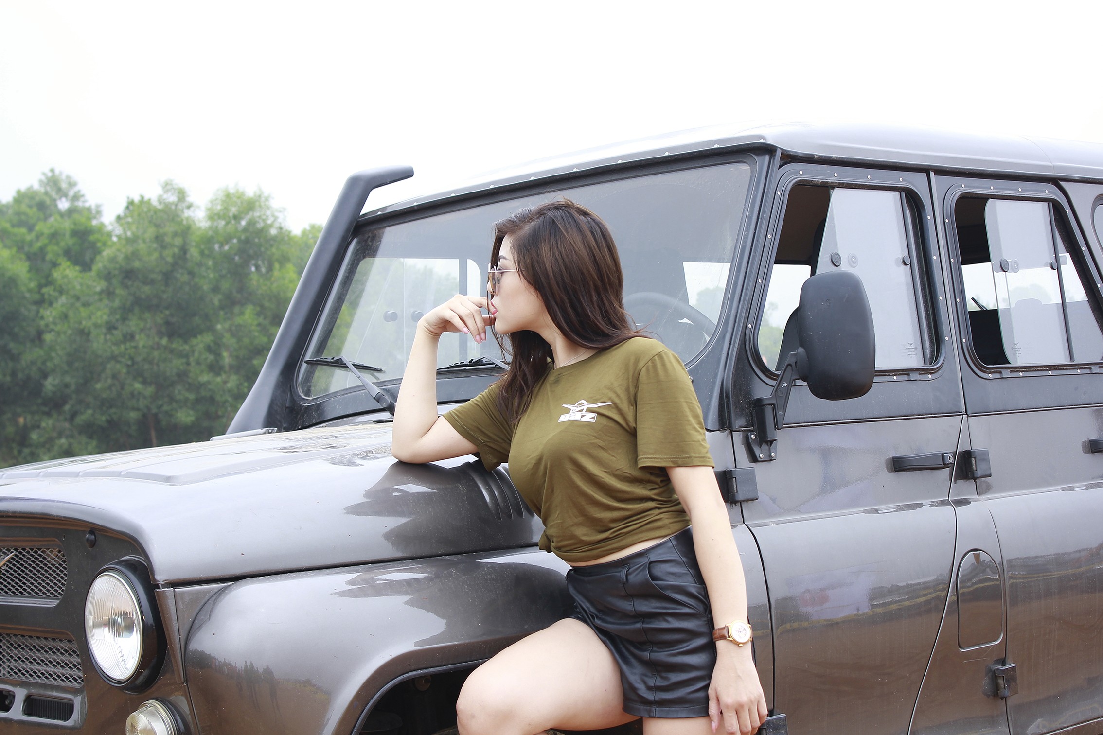 Xe++ - Hotgirl Thu 'gạch” đọ dáng bên chiếc xe hoài cổ UAZ Hunter (Hình 3).