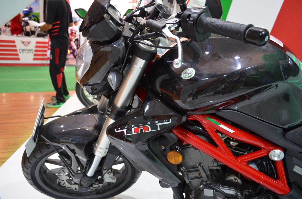 Xe++ - Benelli TNT 300 bản trang bị phanh ABS, giá từ 116 triệu đồng (Hình 2).