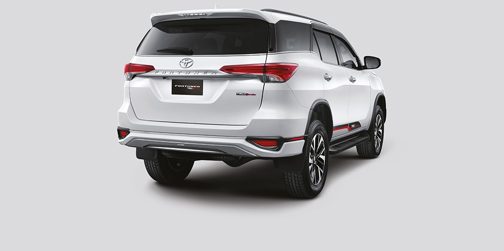 Xe++ - Toyota ra mắt Fortuner TRD Sportivo 2017 tại Ấn Độ (Hình 7).