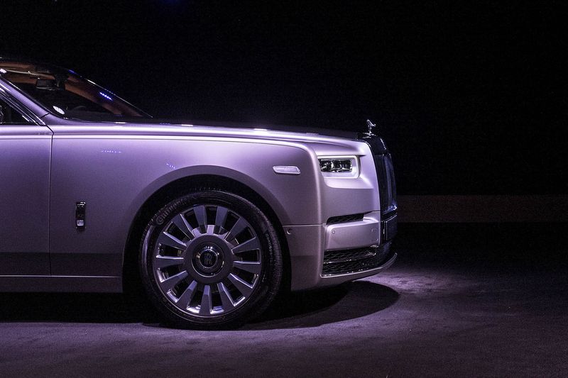 Xe++ - Cận cảnh chi tiết sedan siêu sang Rolls-Royce Phantom VIII tại Dubai (Hình 6).