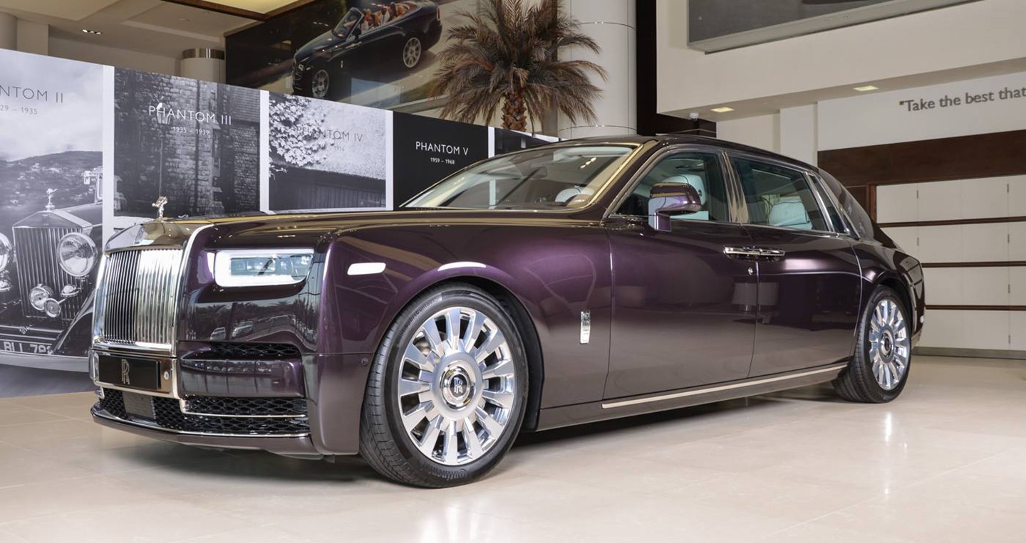 Xe++ - Cận cảnh chi tiết sedan siêu sang Rolls-Royce Phantom VIII tại Dubai