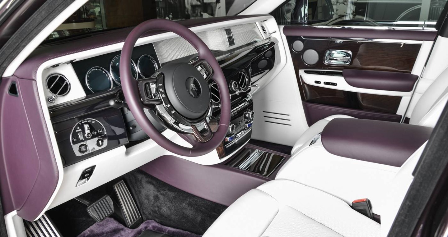 Xe++ - Cận cảnh chi tiết sedan siêu sang Rolls-Royce Phantom VIII tại Dubai (Hình 8).