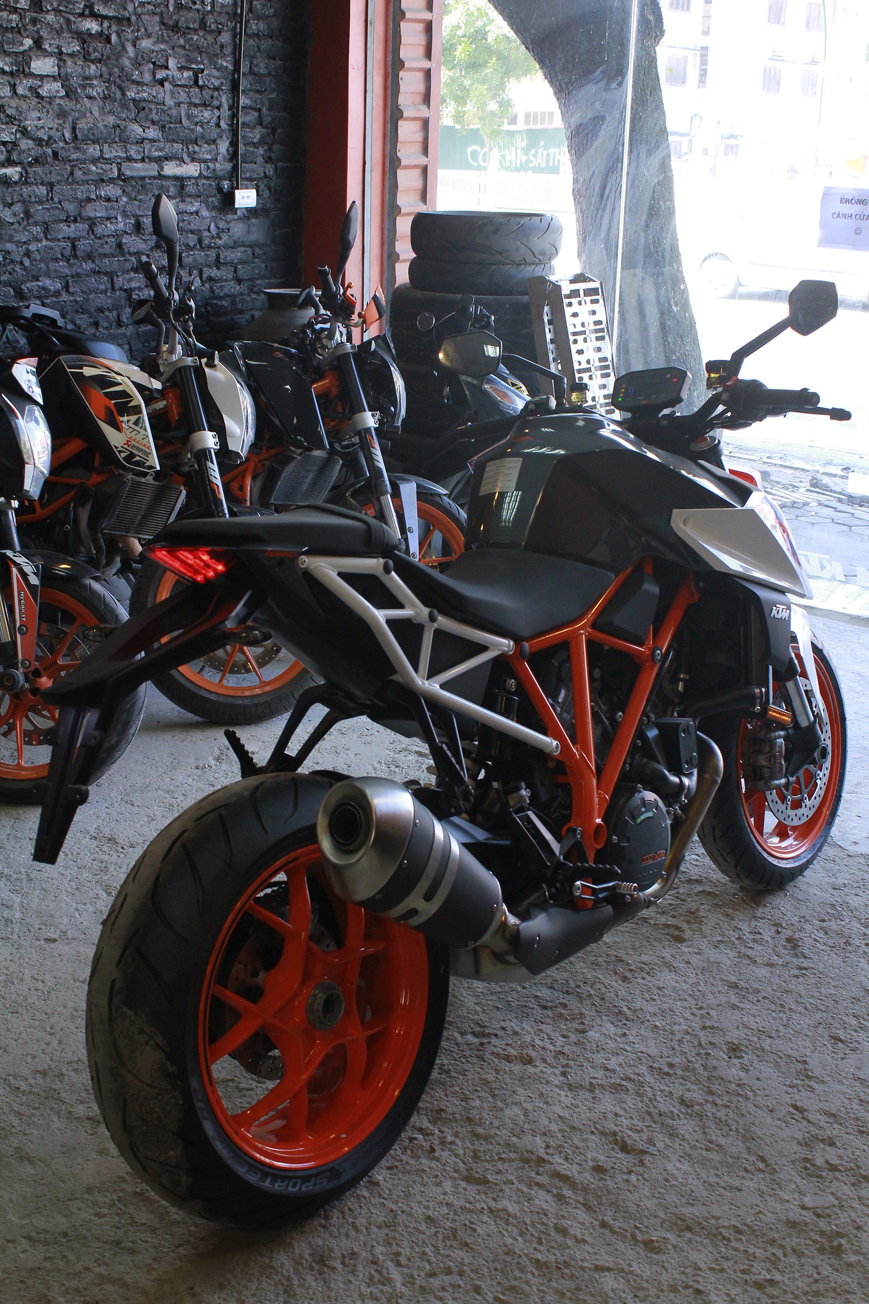 Xe++ - KTM 1290 Super Duke R 2017 có xứng với giá tiền 638 triệu đồng? (Hình 17).