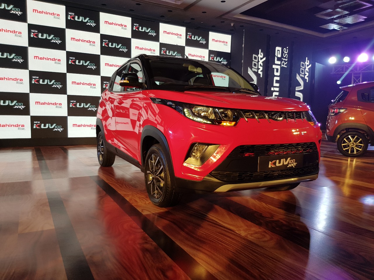 Xe++ - Mahindra KUV100 NXT – SUV siêu nhỏ, giá siêu rẻ 152,5 triệu đồng