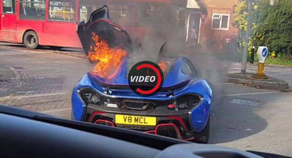 Xe++ - McLaren P1 'độc nhất vô nhị' tại Anh bốc cháy ngùn ngụt trên đường