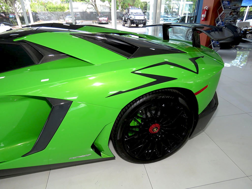 Xe++ - Lamborghini Aventador màu xanh cốm Verde Mantis độc nhất thế giới (Hình 10).