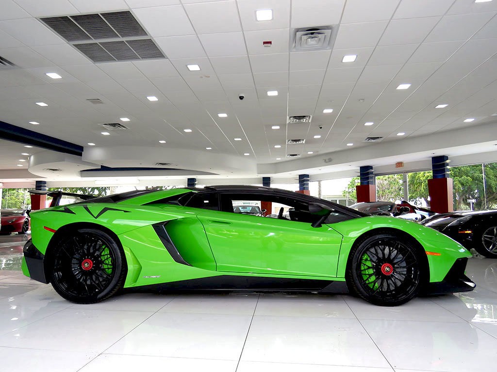 Xe++ - Lamborghini Aventador màu xanh cốm Verde Mantis độc nhất thế giới (Hình 2).