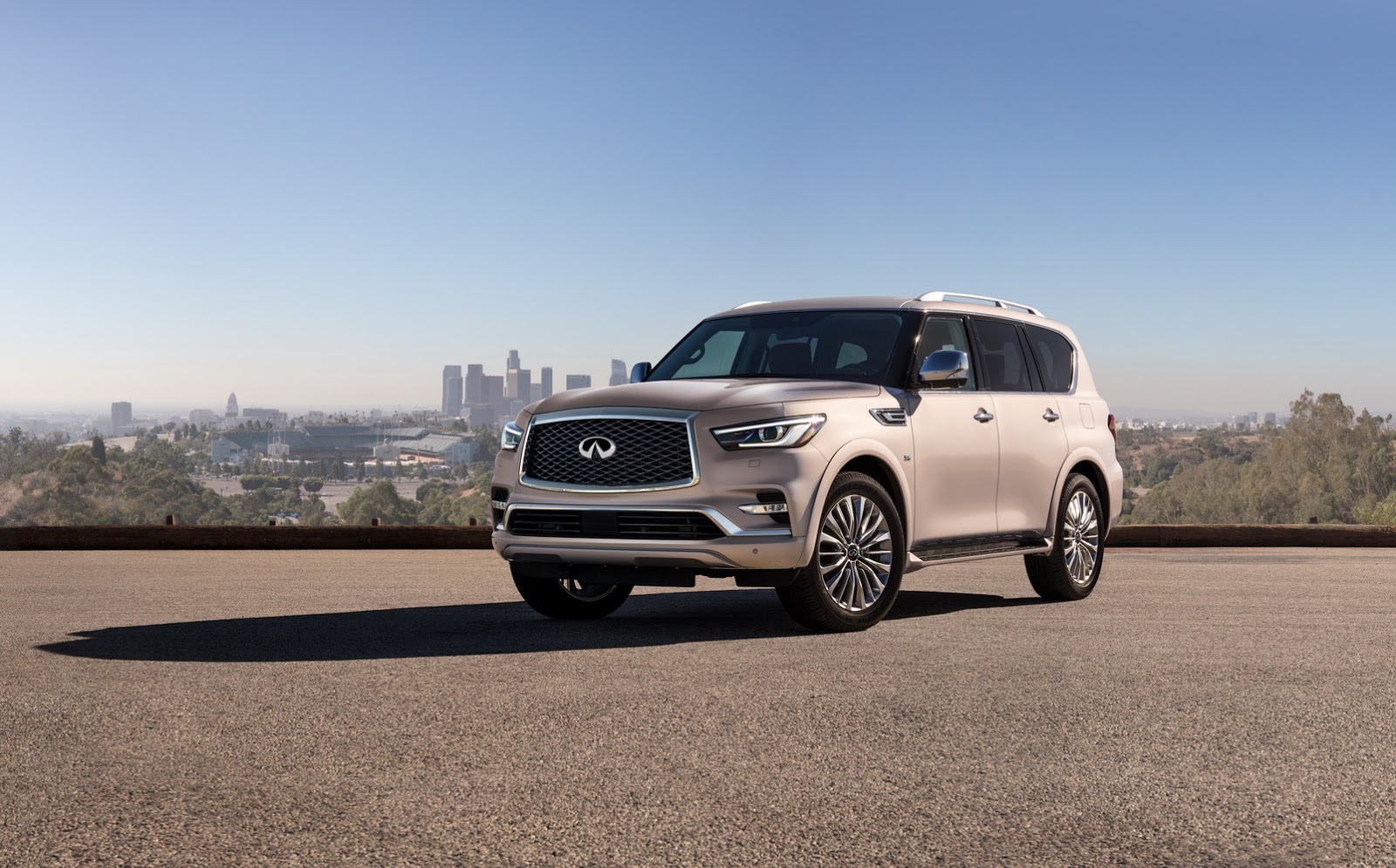 Xe++ - SUV hạng sang Infiniti QX80 2018 công bố giá bán (Hình 2).