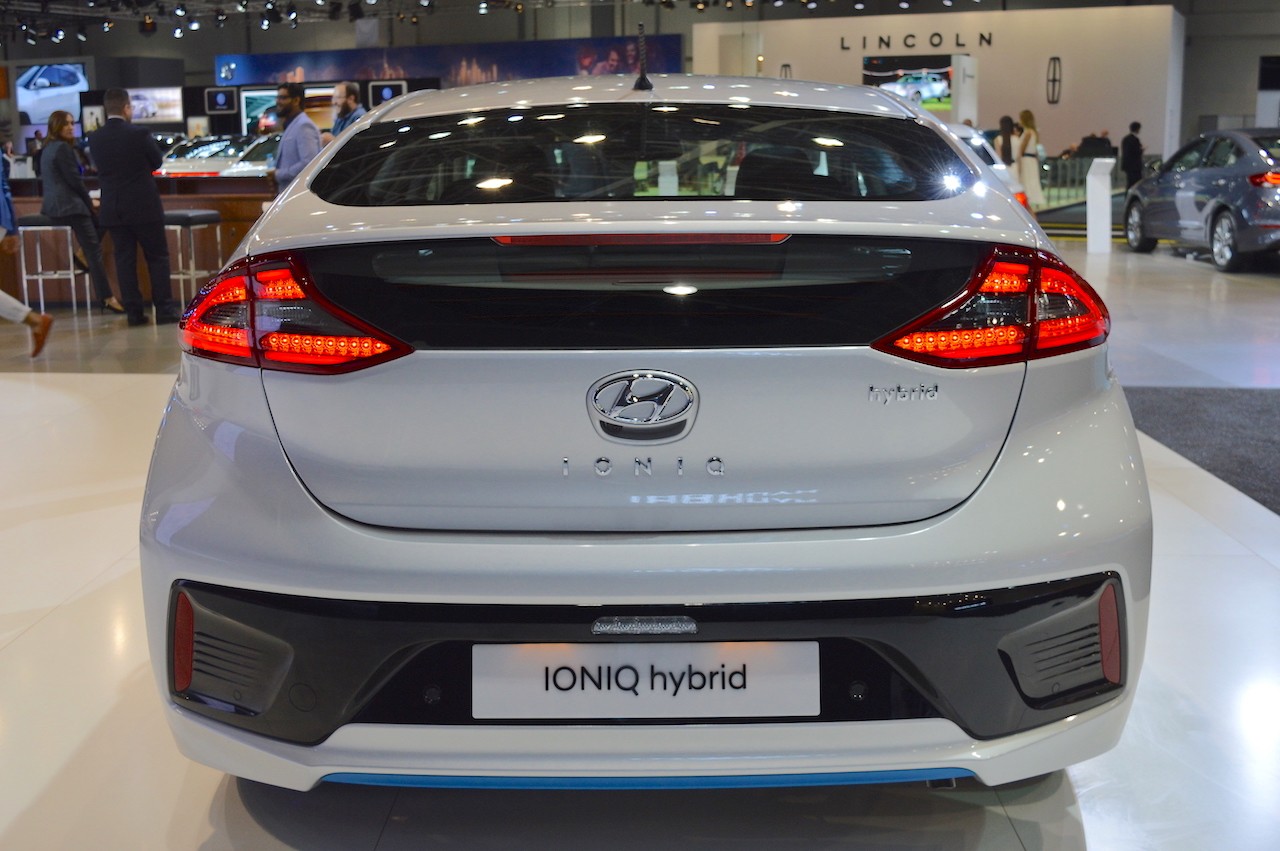 Xe++ - Hyundai Ioniq hybrid ra mắt tại triển lãm Dubai Motor Show 2017 (Hình 5).