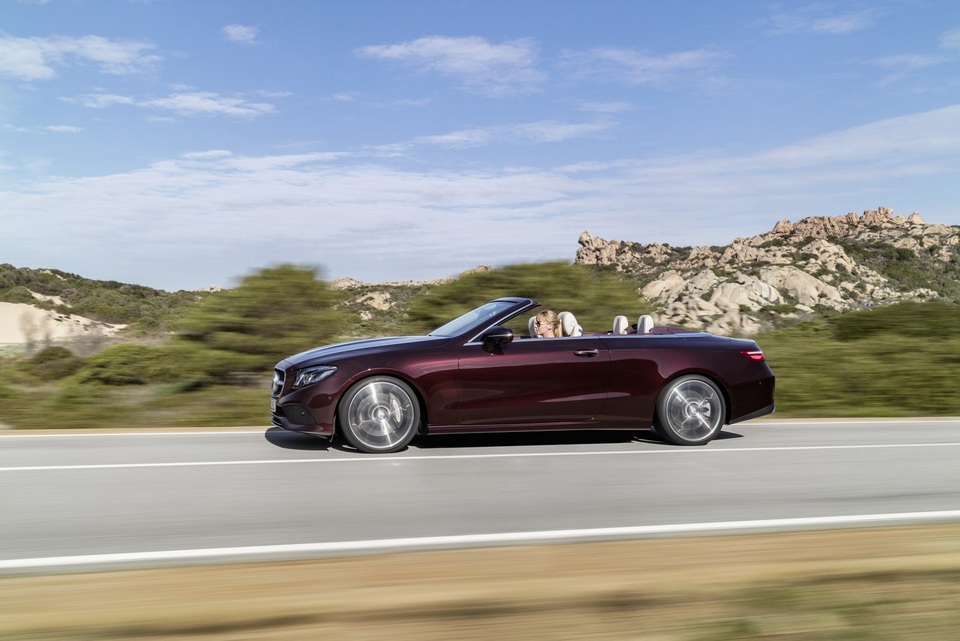 Xe++ - Mercedes E-Class Convertible 2018 có giá bán từ 1,504 tỷ đồng (Hình 9).