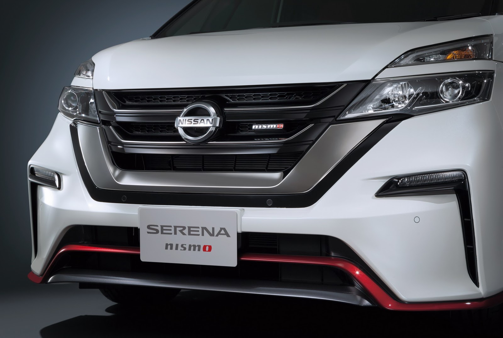 Xe++ - Nissan Serena Nismo liệu có 'soán ngôi' Toyota Alphard? (Hình 2).