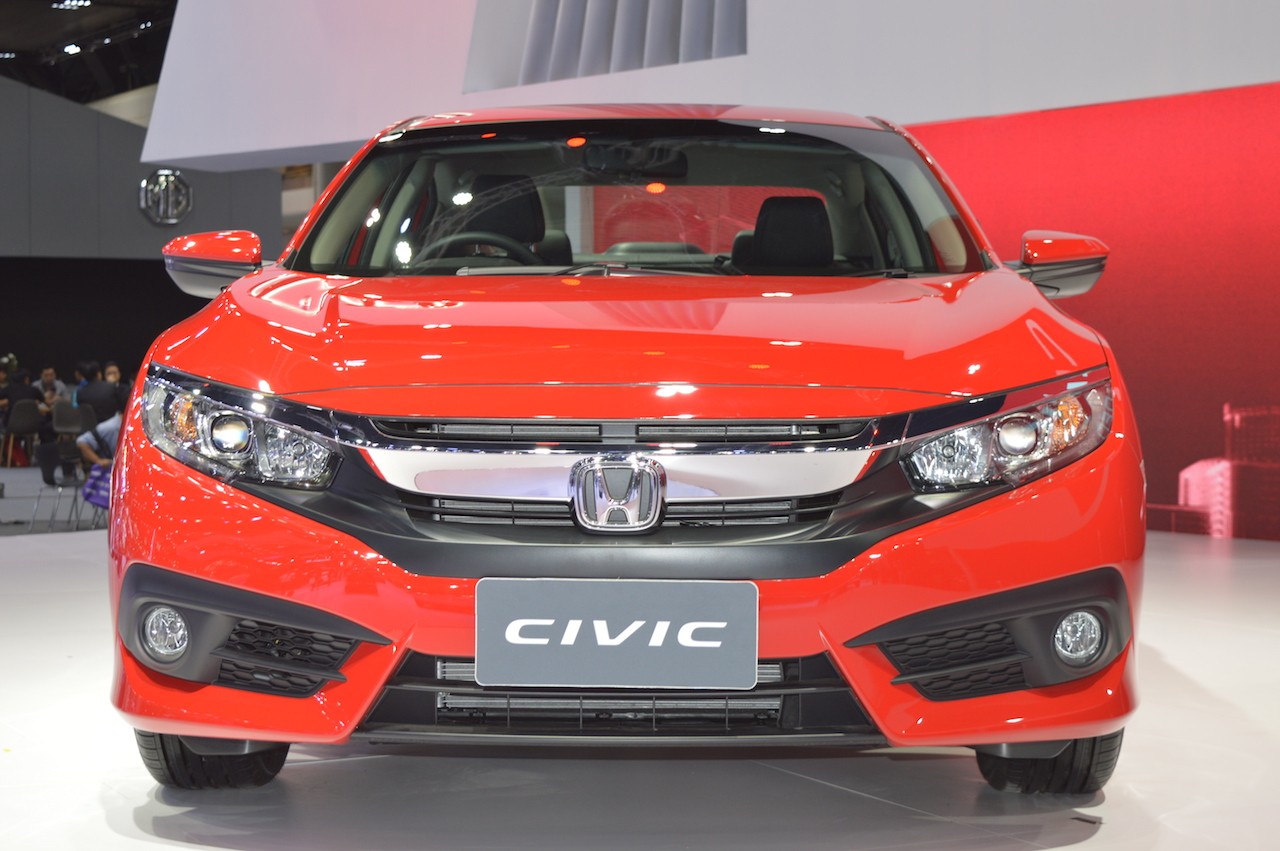 Xe++ - Ngỡ ngàng với Honda Civic trong “bộ áo choàng” Rallye Red mới (Hình 4).