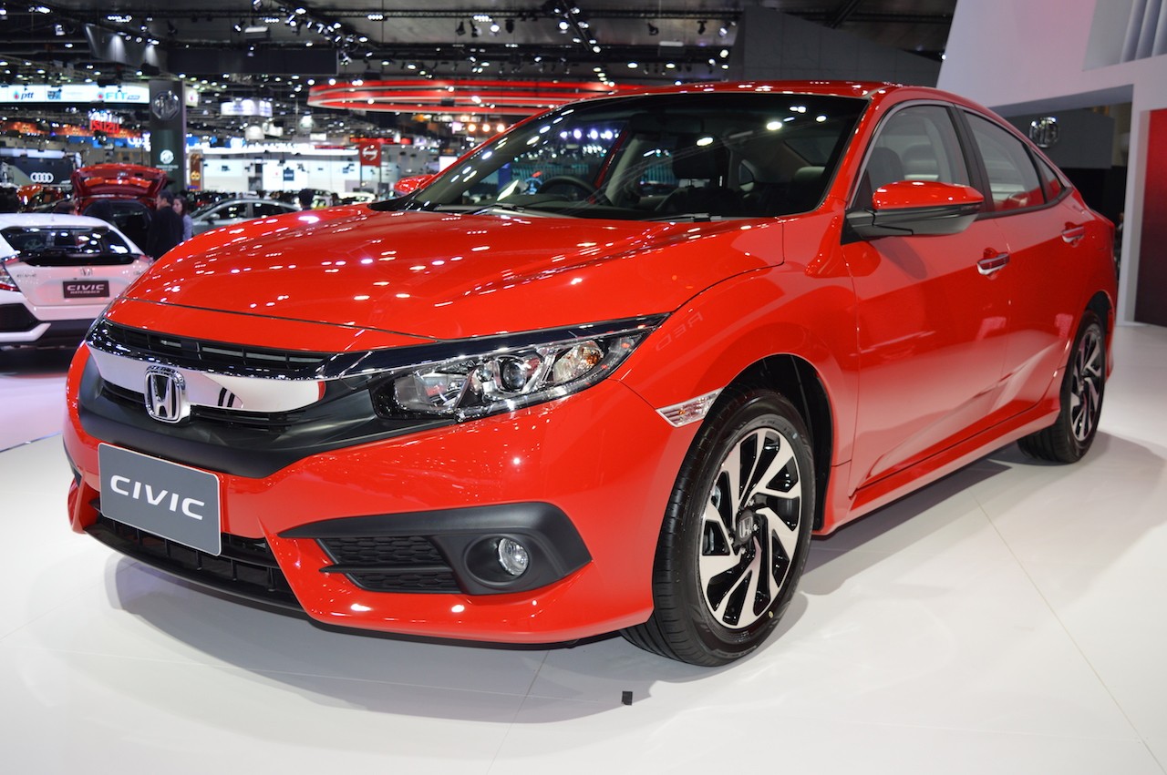 Xe++ - Ngỡ ngàng với Honda Civic trong “bộ áo choàng” Rallye Red mới (Hình 2).