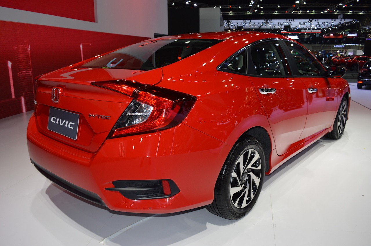 Xe++ - Ngỡ ngàng với Honda Civic trong “bộ áo choàng” Rallye Red mới (Hình 10).