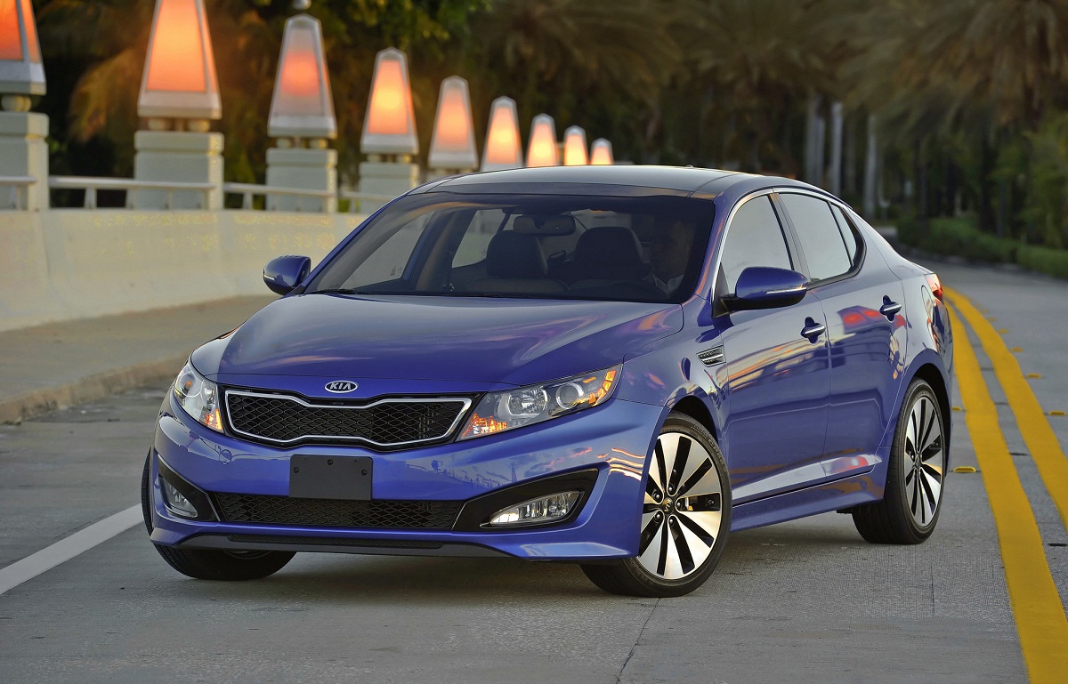 Xe++ - Kia Optima giảm giá còn 749 triệu đồng, có đáng mua? (Hình 2).