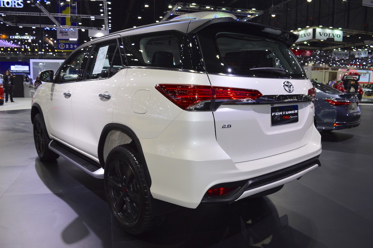 Xe++ - Toyota trình làng Fortuner TRD Sportivo 2017 tại Thái Lan, giá từ 1,15 tỷ đồng  (Hình 3).