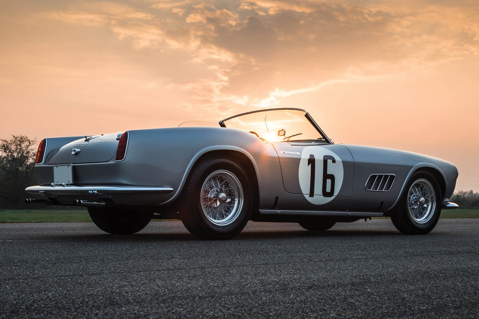 Xe++ - Ferrari 250 GT LWB California Spider có giá hơn 401 tỷ đồng