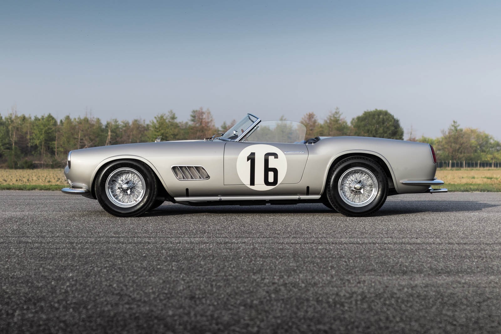 Xe++ - Ferrari 250 GT LWB California Spider có giá hơn 401 tỷ đồng (Hình 6).