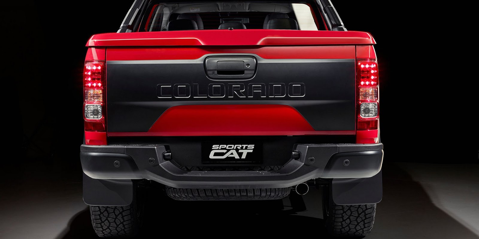 Xe++ - Bán tải Holden Colorado SportsCat lộ diện, thách thức Ford Ranger Raptor (Hình 8).