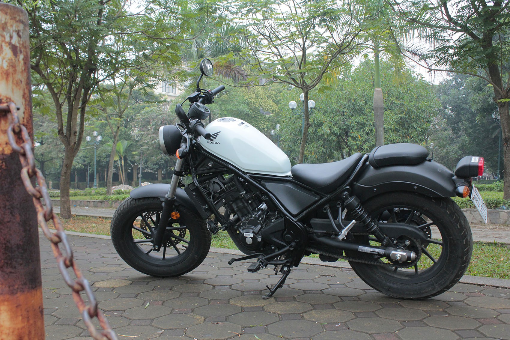 Xe++ - Cận cảnh Honda Rebel 300 2017 lăn bánh đầu tiên tại Hà Nội