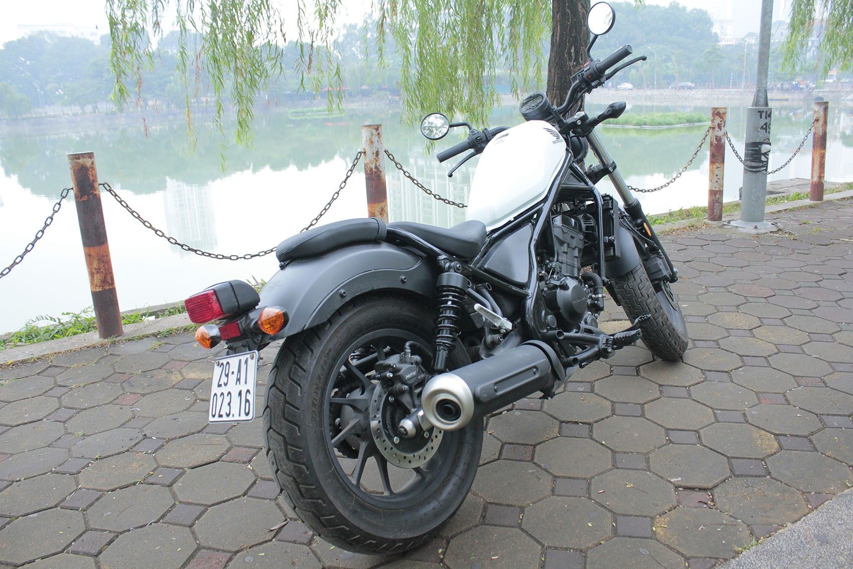 Xe++ - Cận cảnh Honda Rebel 300 2017 lăn bánh đầu tiên tại Hà Nội (Hình 6).