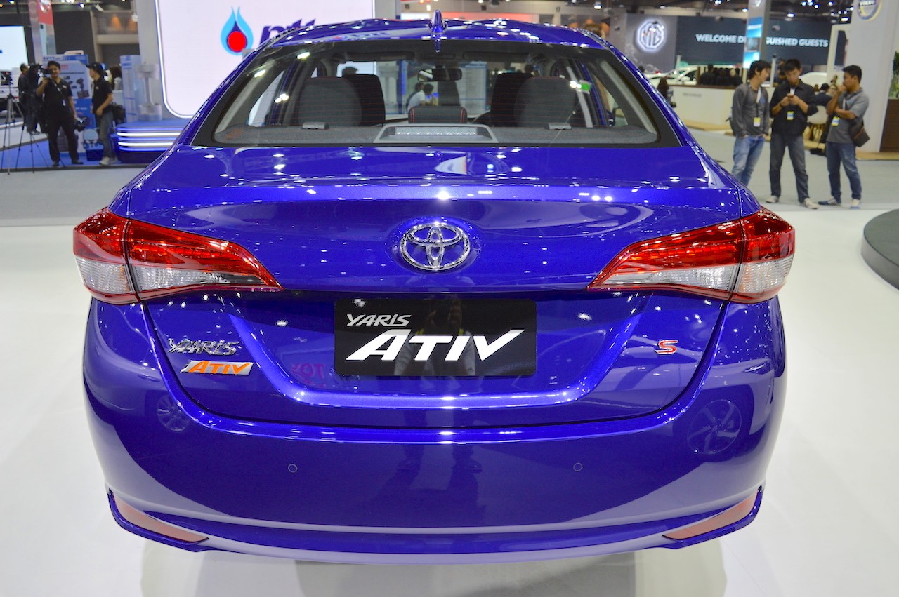 Xe++ - Toyota Yaris Ativ ra mắt tại Lào có tên gọi Toyota Vios (Hình 5).