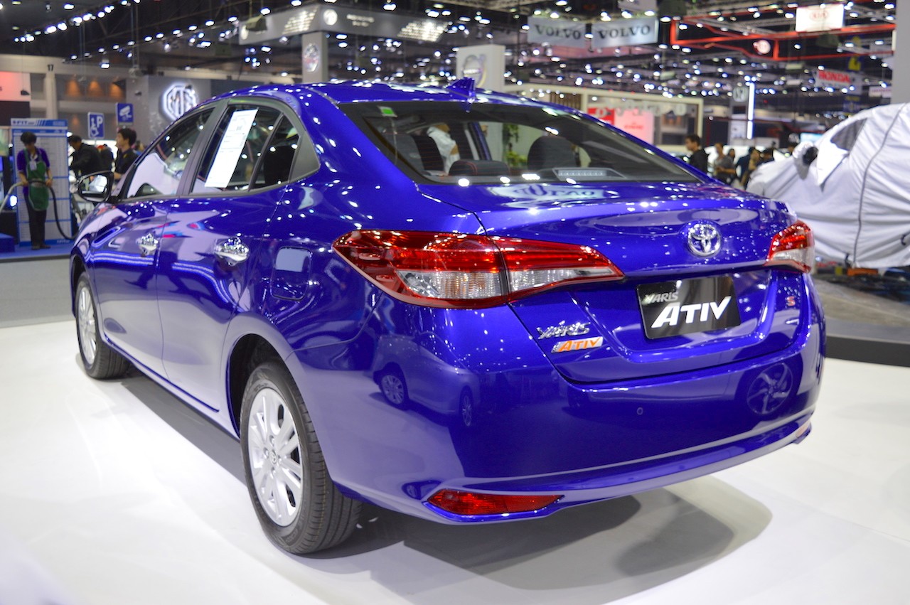 Xe++ - Toyota Yaris Ativ ra mắt tại Lào có tên gọi Toyota Vios (Hình 6).