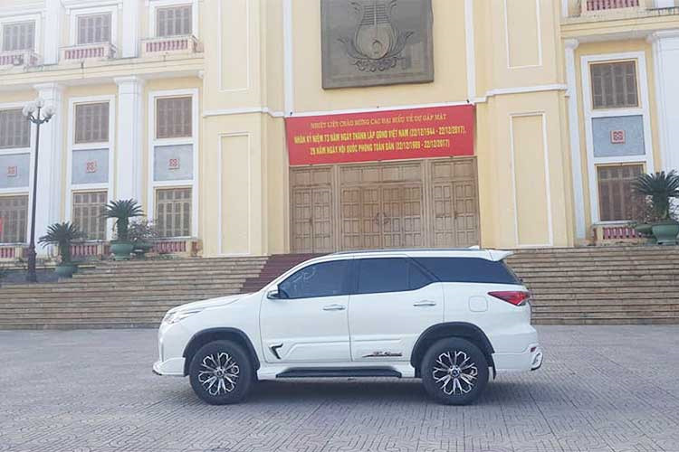 Xe++ - Toyota Fortuner độ xe sang Lexus LX570 tại Hà Nam (Hình 2).