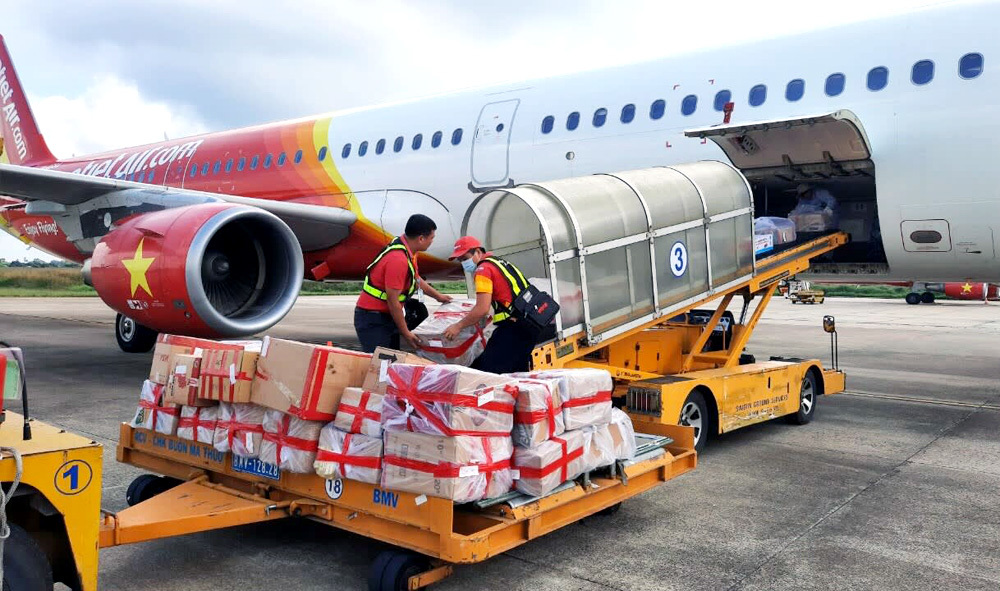 Tiêu dùng & Dư luận - Vietjet Air tăng giá vận chuyển hàng hoá nội địa