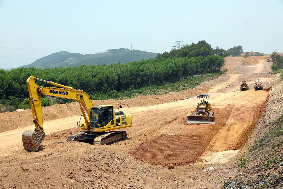 Sự kiện - Sẽ chấm dứt hợp đồng với nhà thầu làm chậm tiến độ cao tốc Bắc-Nam