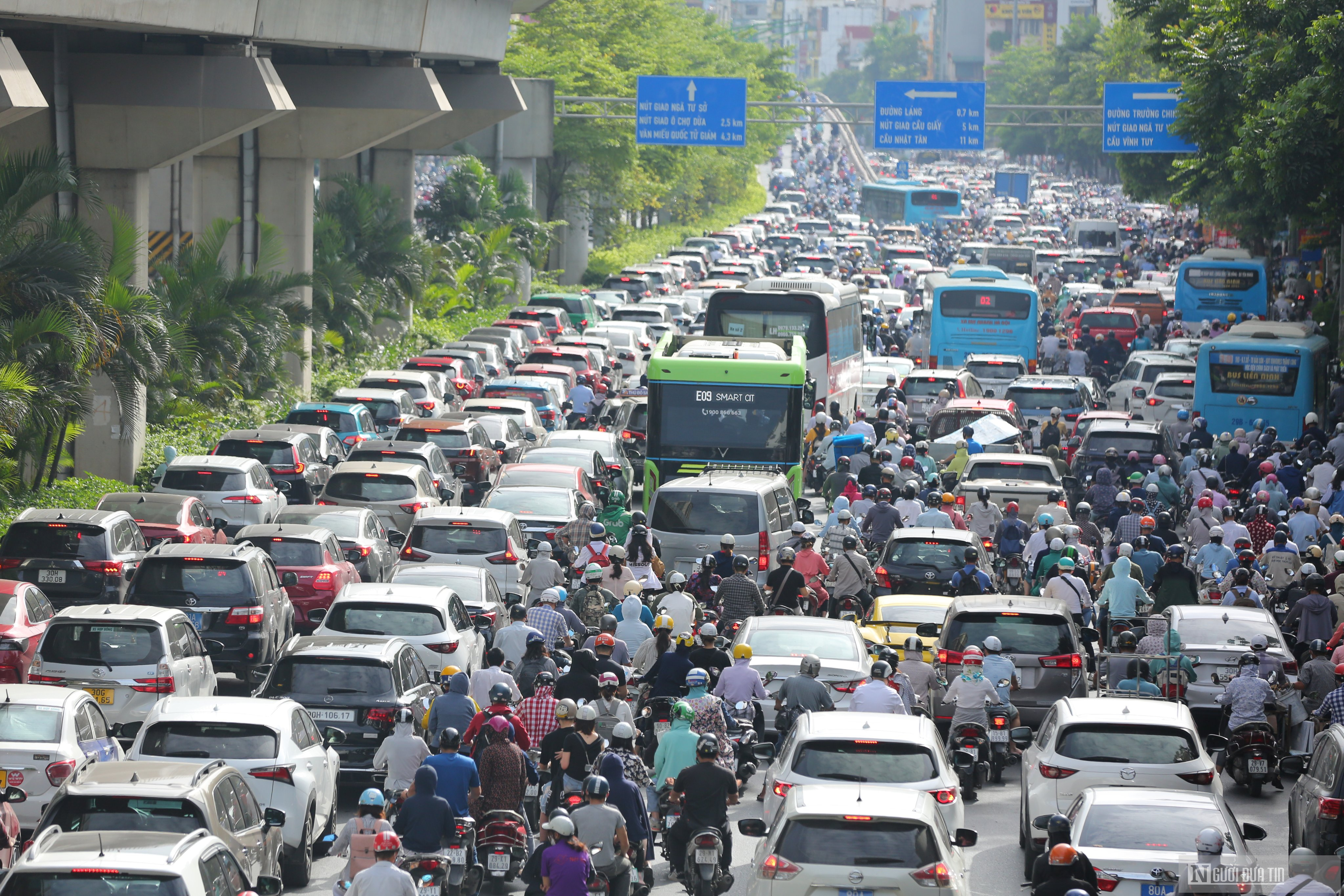 Sự kiện - Người dân lách làn, đi ngược chiều ngày Hà Nội phân luồng giao thông (Hình 6).