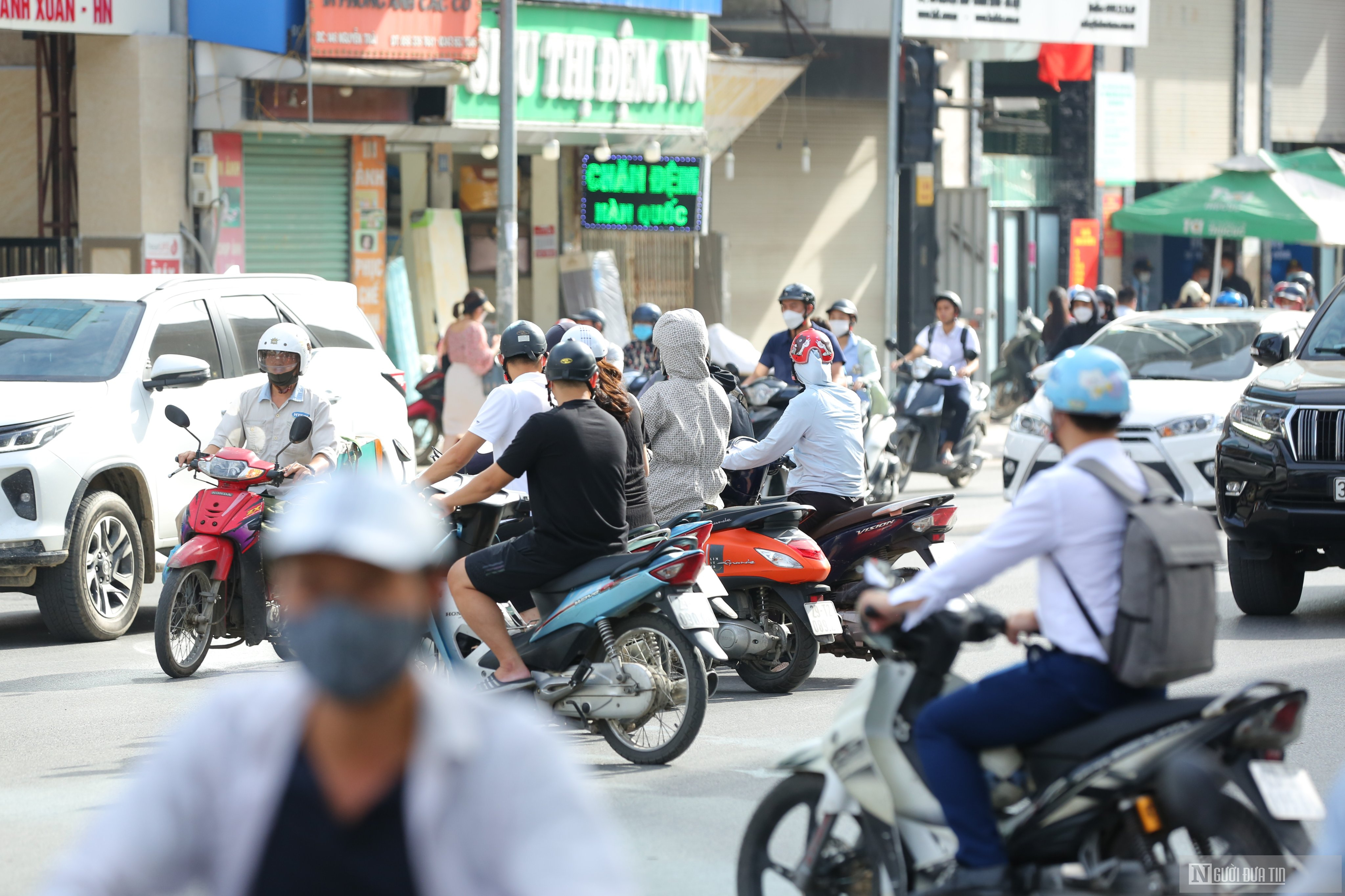 Sự kiện - Người dân lách làn, đi ngược chiều ngày Hà Nội phân luồng giao thông (Hình 9).