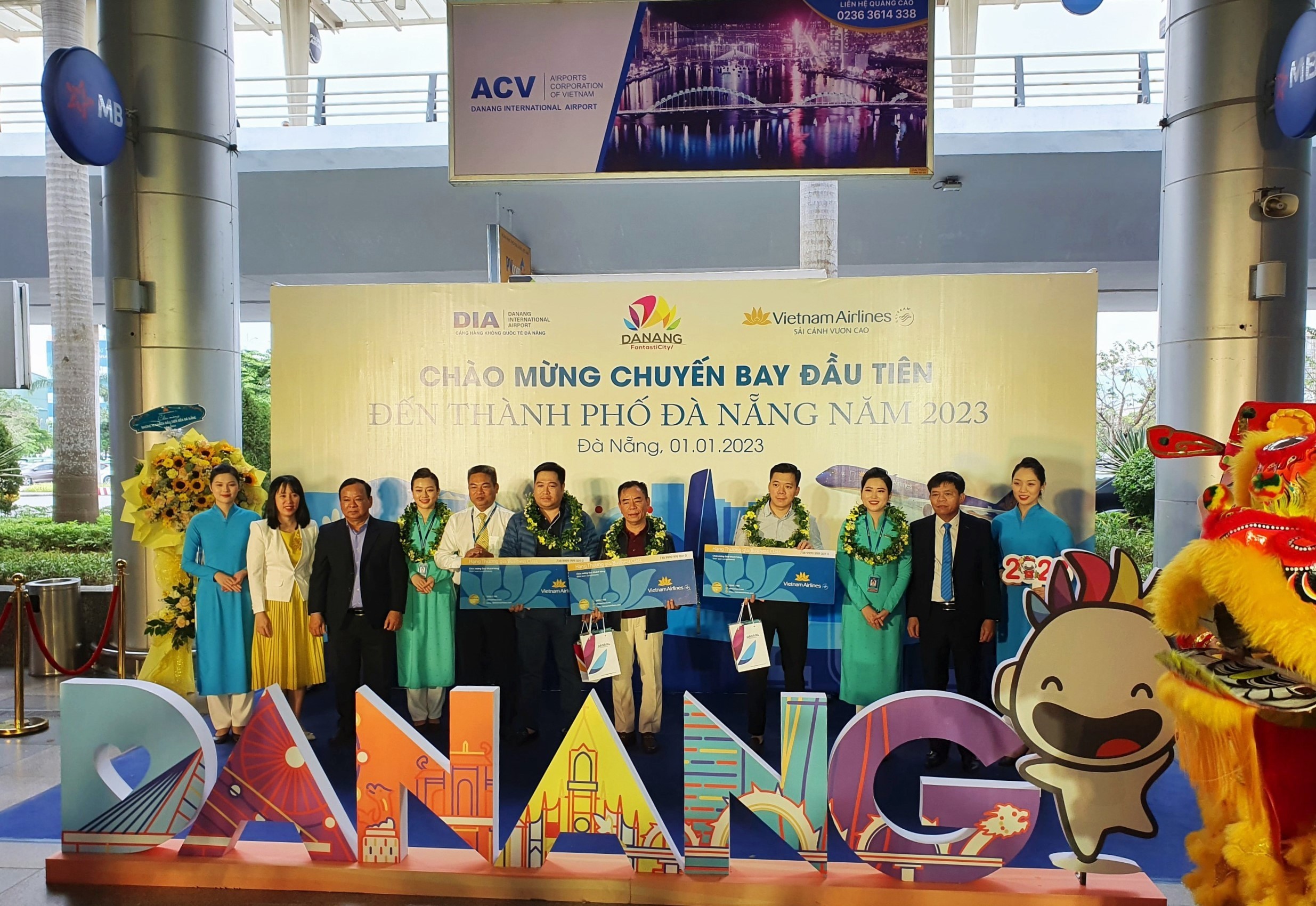 Sự kiện - Hàng không đón những lượt khách đầu tiên của năm mới 2023 (Hình 2).