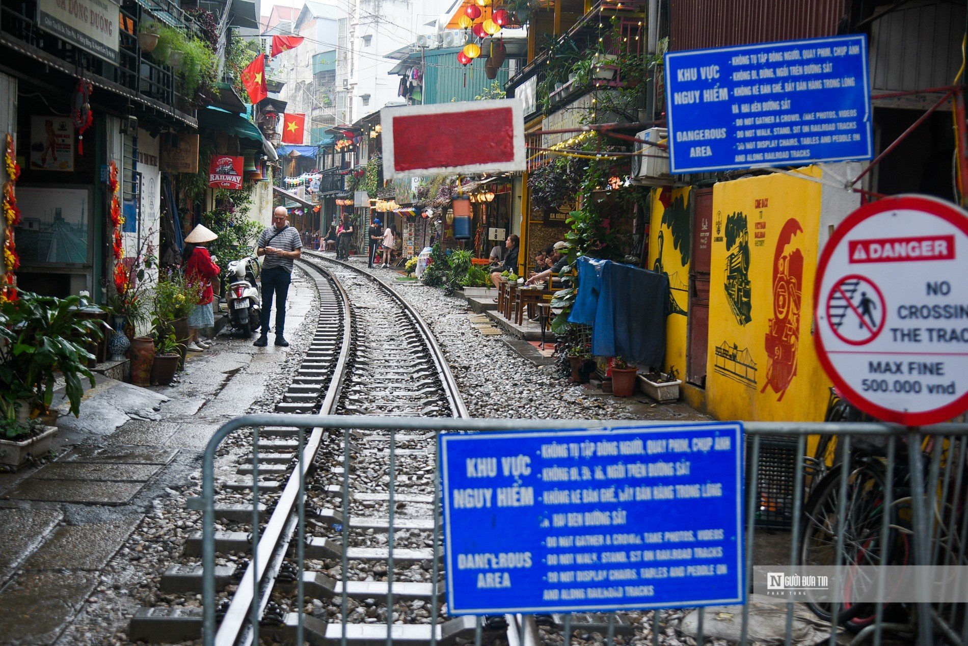 Dân sinh - Hà Nội: Càng xử lý,  phố cafe đường tàu càng đông (Hình 4).