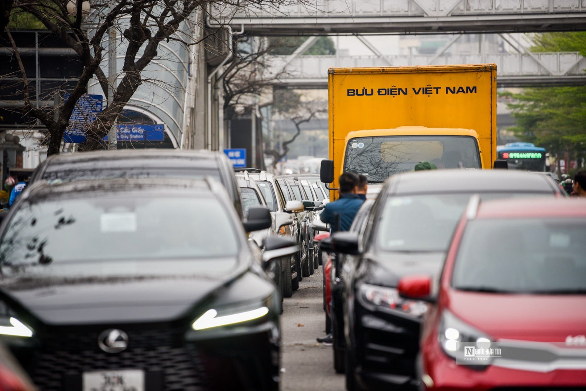 Dân sinh - Hà Nội: Tái diễn cảnh ùn tắc kéo dài tại các trung tâm đăng kiểm (Hình 2).