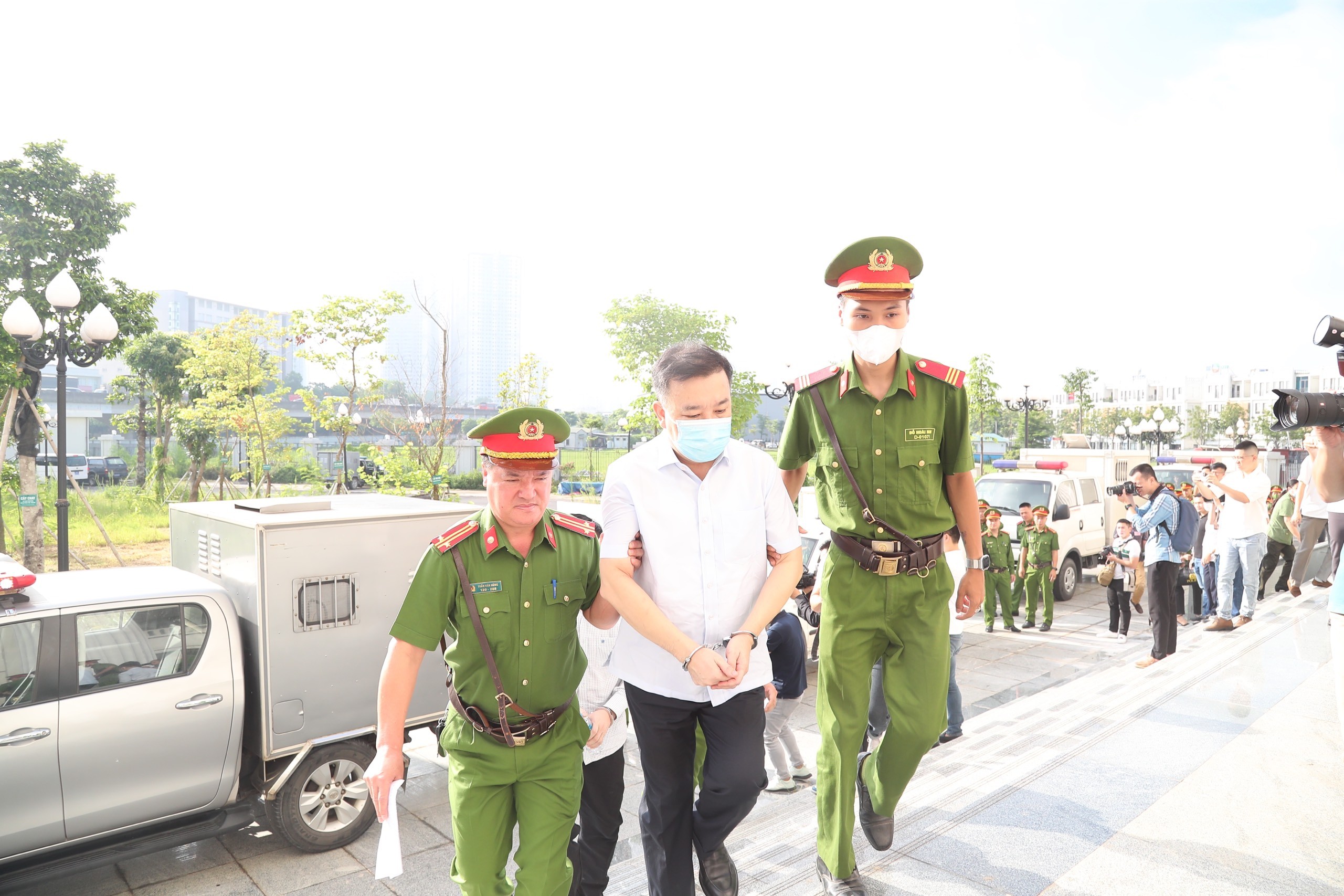 Hồ sơ điều tra - Cựu Phó Chủ tịch UBND Tp.Hà Nội Chử Xuân Dũng nhận hối lộ như thế nào?