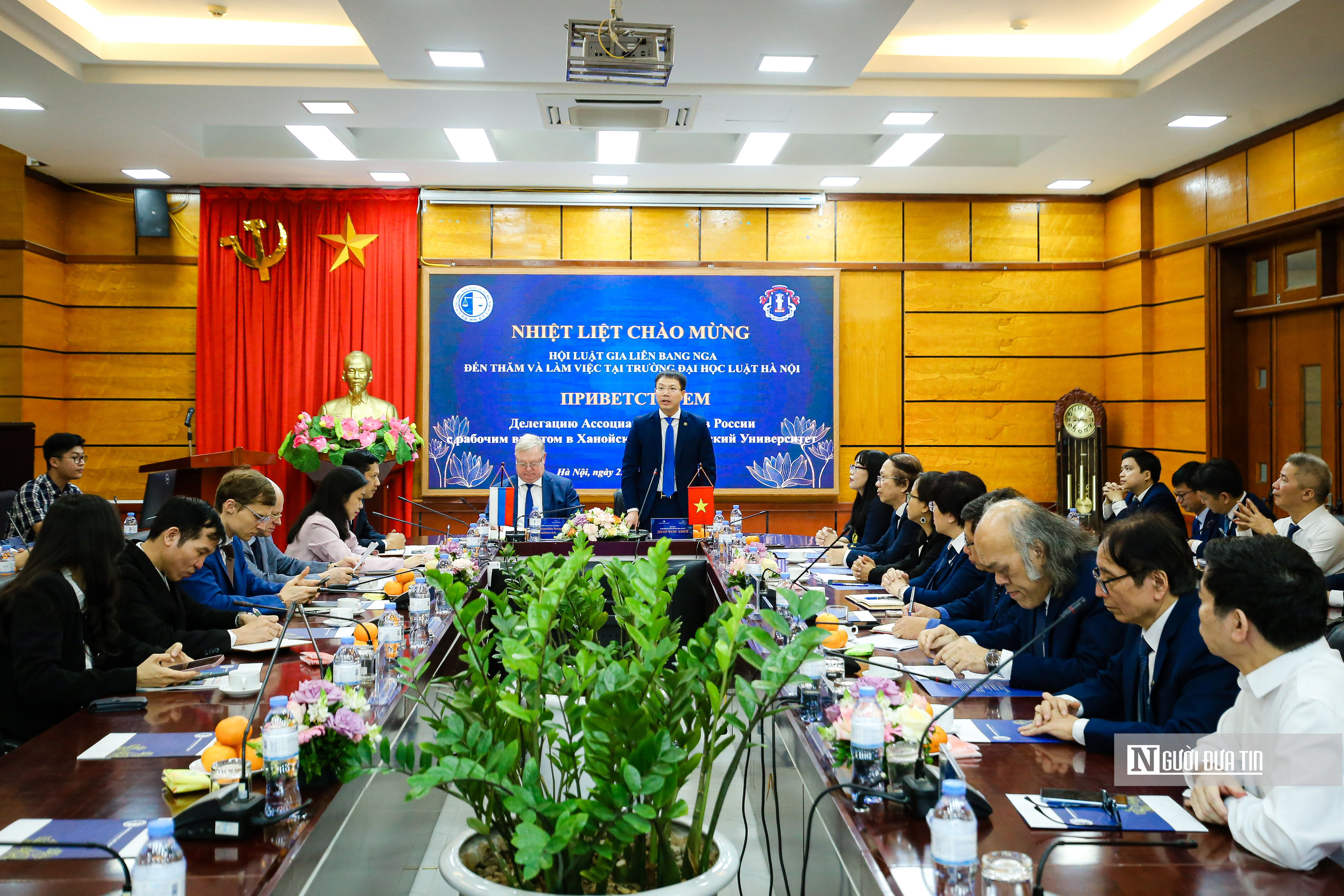 Tiêu điểm - Chủ tịch Hội Luật gia Liên bang Nga thăm và làm việc tại trường Đại học Luật Hà Nội (Hình 2).