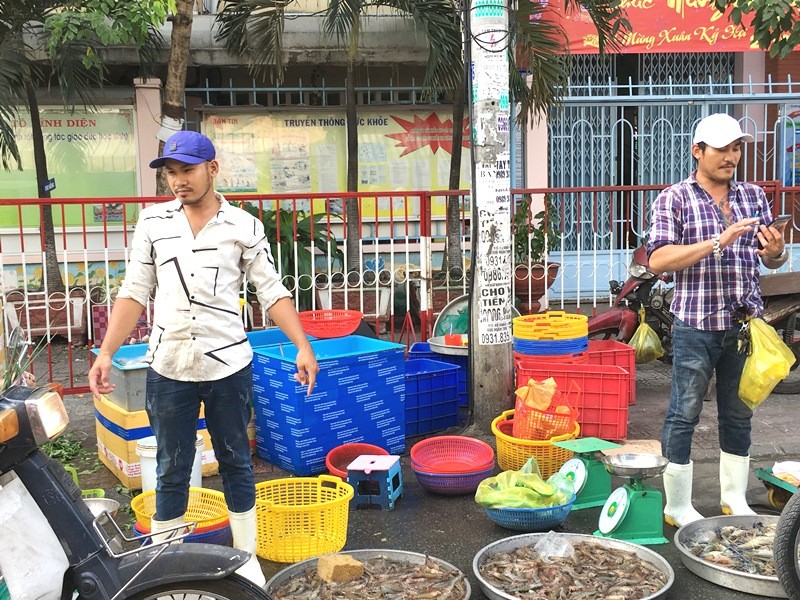 Tin nhanh - TP.HCM: Mới mùng 2 đã hết Tết, người dân bắt đầu cuộc mưu sinh (Hình 9).