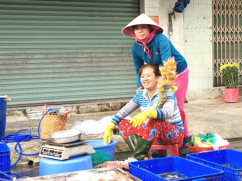 Tin nhanh - TP.HCM: Mới mùng 2 đã hết Tết, người dân bắt đầu cuộc mưu sinh (Hình 17).