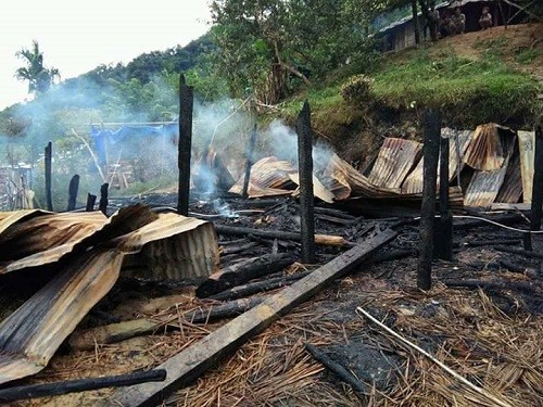 Xã hội - Giữa cơn bão, lửa thiêu rụi căn nhà có 5 người ở