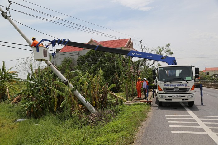 Xã hội - Ngành điện tập trung nhân lực về Quảng Bình hỗ trợ sau bão