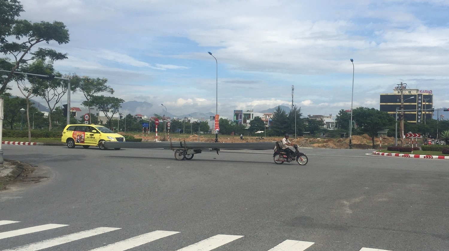 Xã hội - Rùng mình nhìn “lưỡi hái tử thần” di chuyển trên đường phố Đà Nẵng (Hình 5).