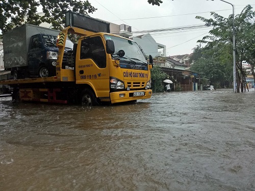 Xã hội - Chùm ảnh: Phố cổ Hội An oằn mình trong dòng nước bạc