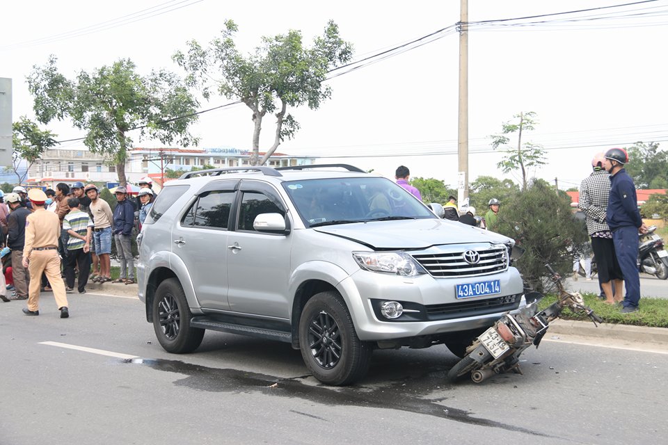 Tin nhanh - Đà Nẵng: Va chạm với xe biển xanh, người đàn ông tử vong tại chỗ