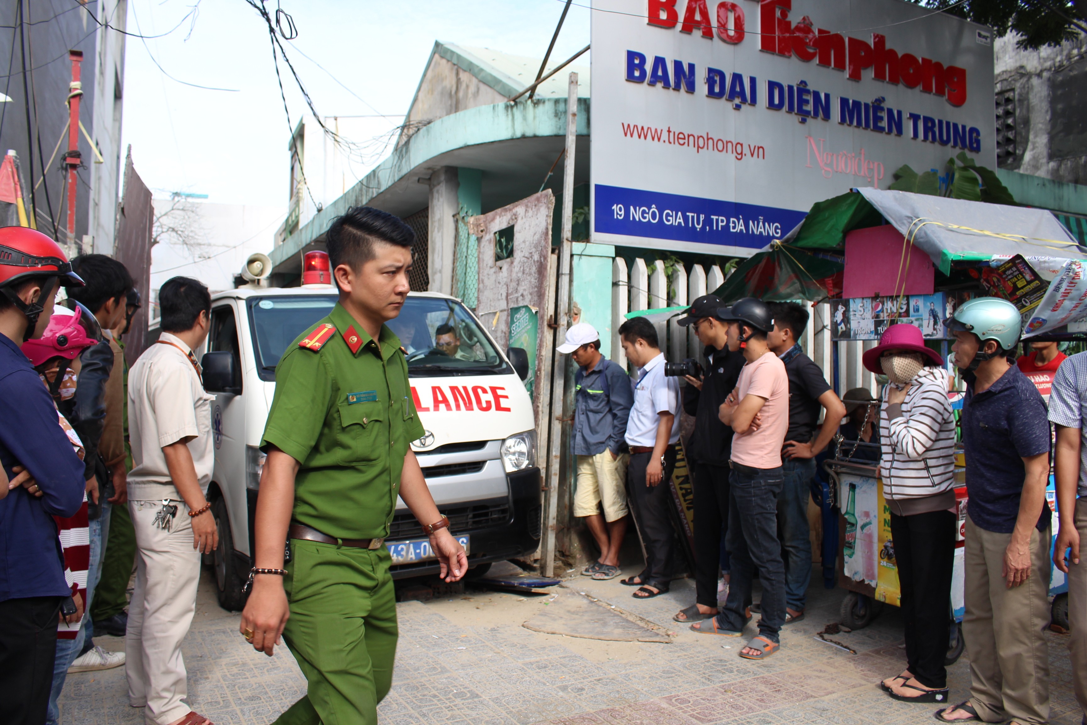 Đà Nẵng: Hãi hùng công nhân rơi từ tầng 12 tử vong (Hình 2).