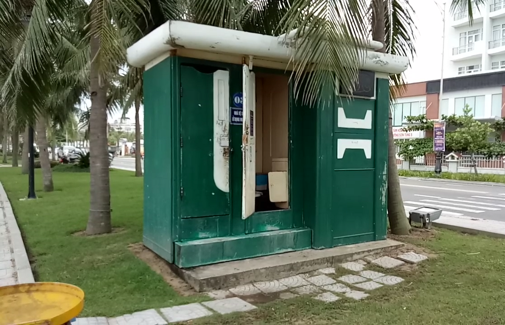 Môi trường - Đà Nẵng: Nhà vệ sinh công cộng nhếch nhác, trách nhiệm của ai?